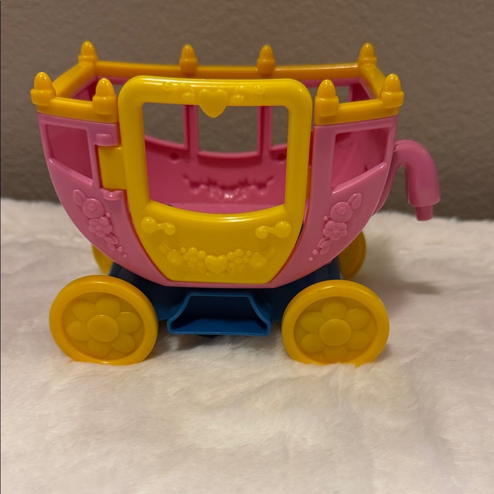 Vintage Fisher Price Little People Princess Carriage from 2003